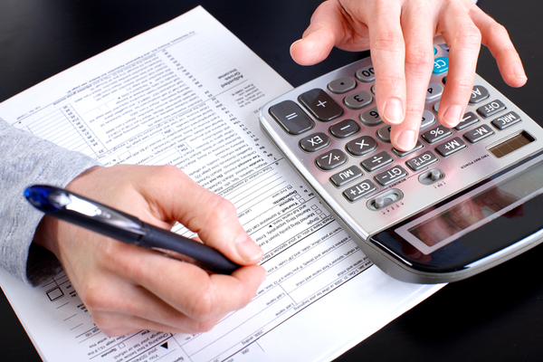 What Is the Difference Between a Bookkeeper and an Accountant?